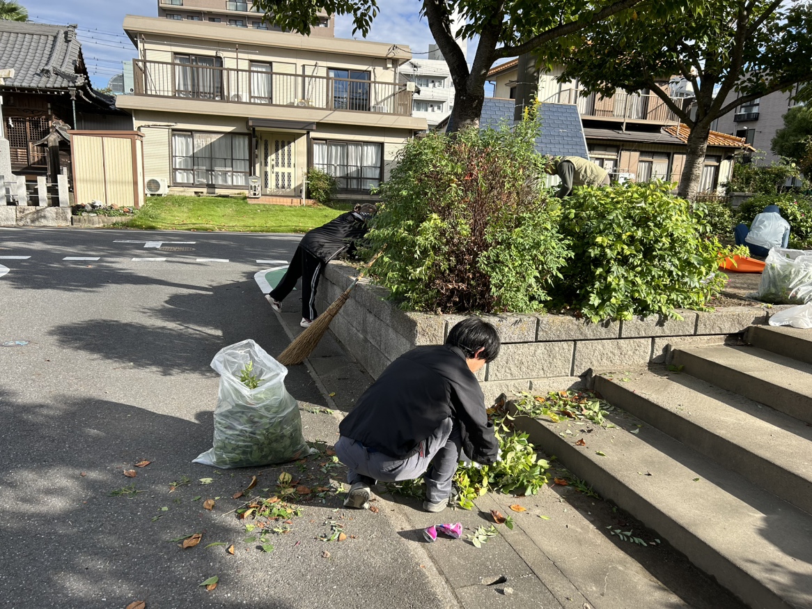 【埼玉県吉川市】木売第二公園の清掃活動を行いました。